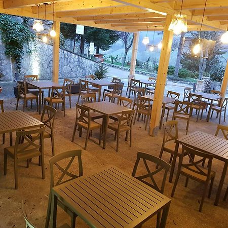 Hotel Pineta Ristorante Country House In Fabriano Campodonico  Kültér fotó