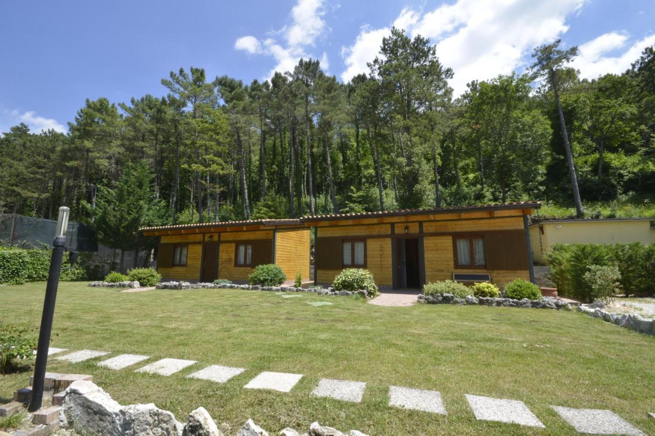 Hotel Pineta Ristorante Country House In Fabriano Campodonico  Kültér fotó