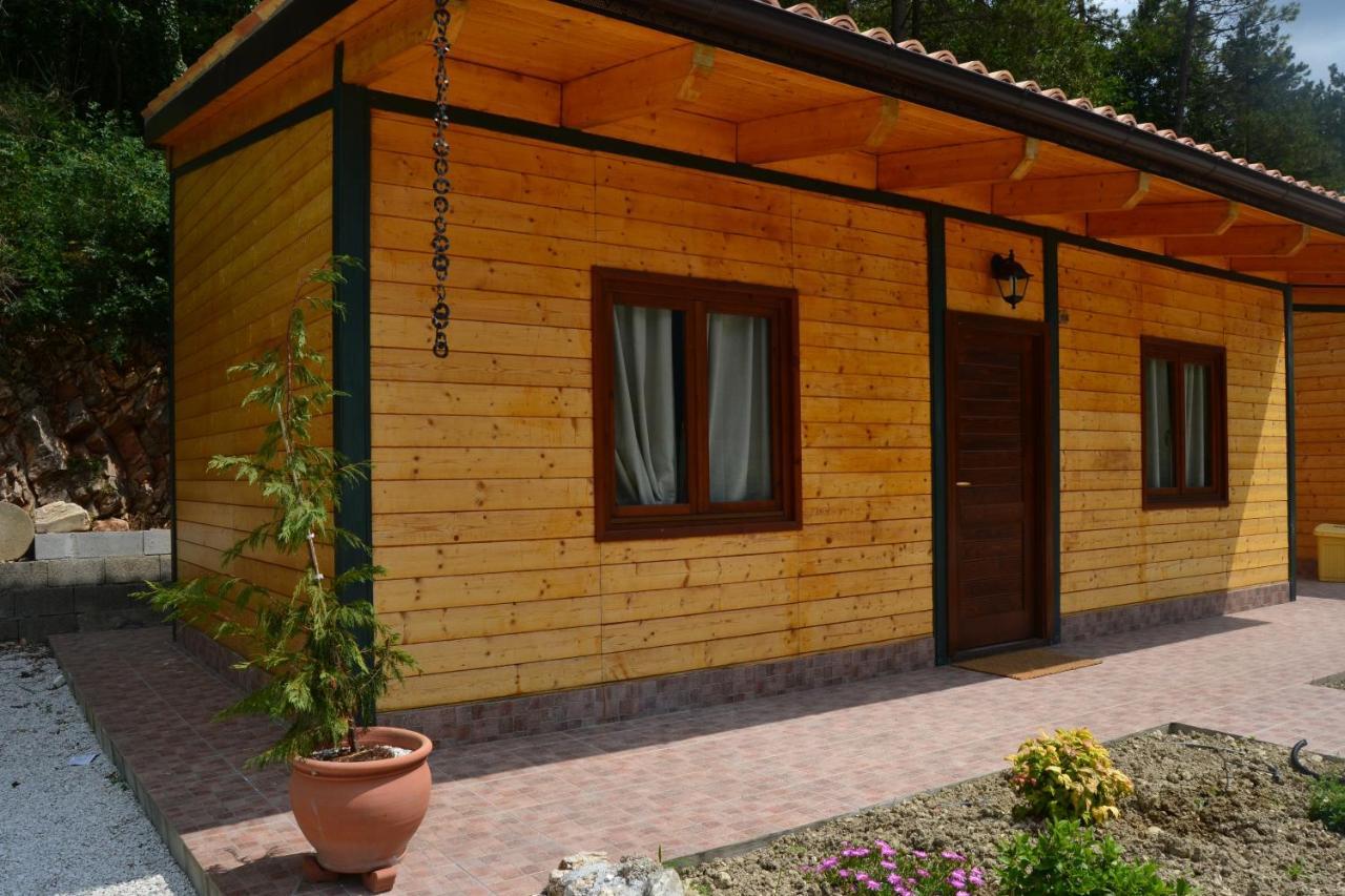Hotel Pineta Ristorante Country House In Fabriano Campodonico  Szoba fotó