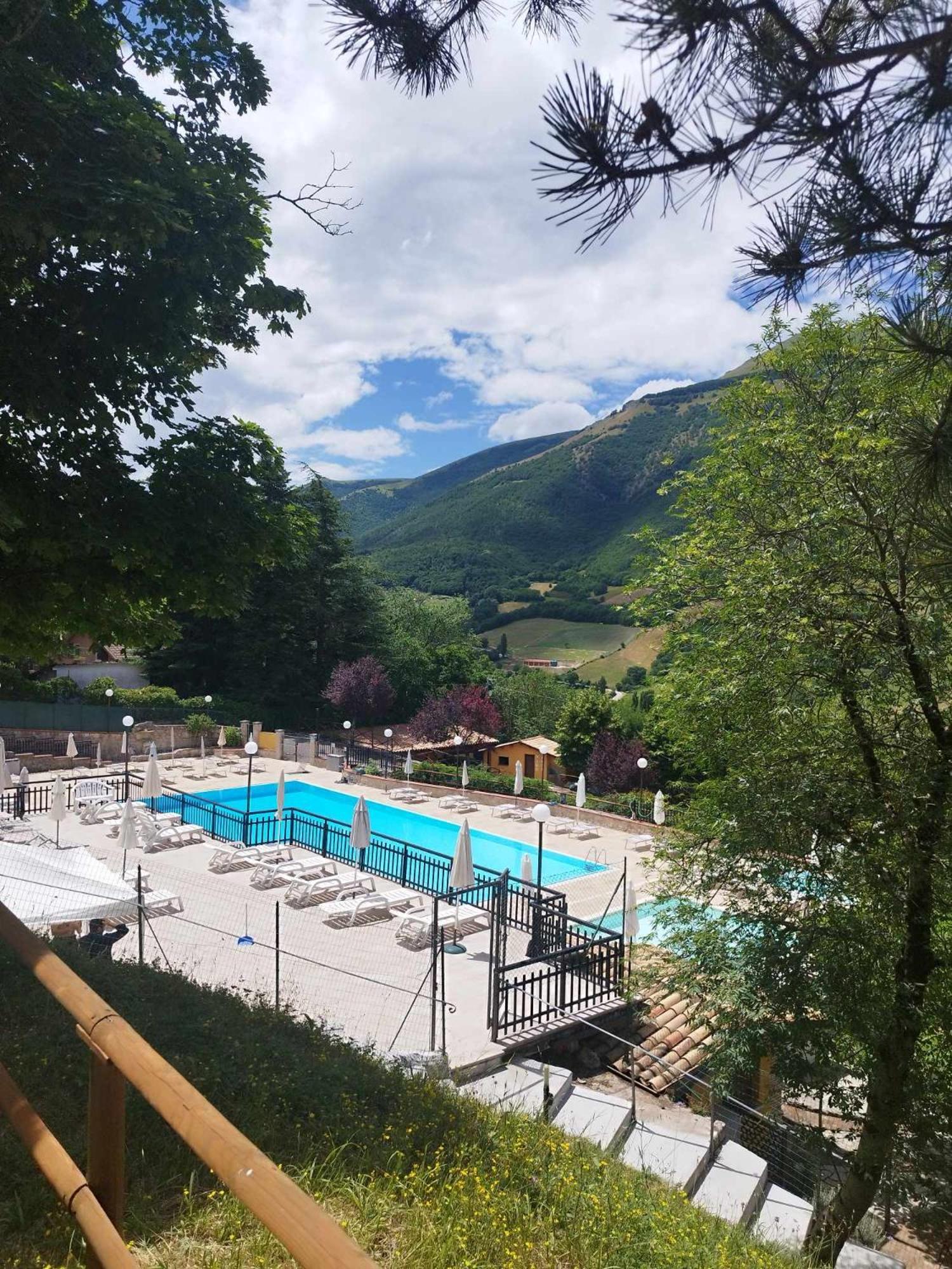 Hotel Pineta Ristorante Country House In Fabriano Campodonico  Kültér fotó