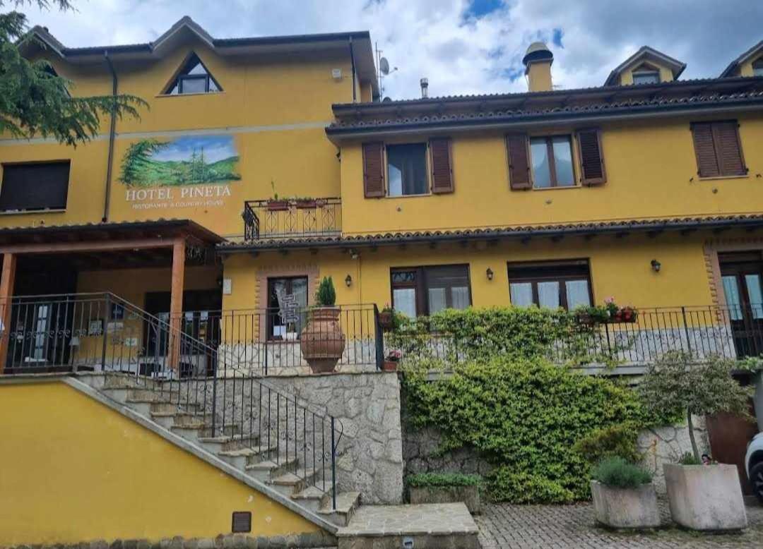 Hotel Pineta Ristorante Country House In Fabriano Campodonico  Kültér fotó