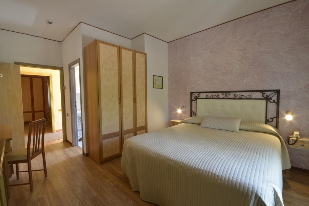 Hotel Pineta Ristorante Country House In Fabriano Campodonico  Kültér fotó