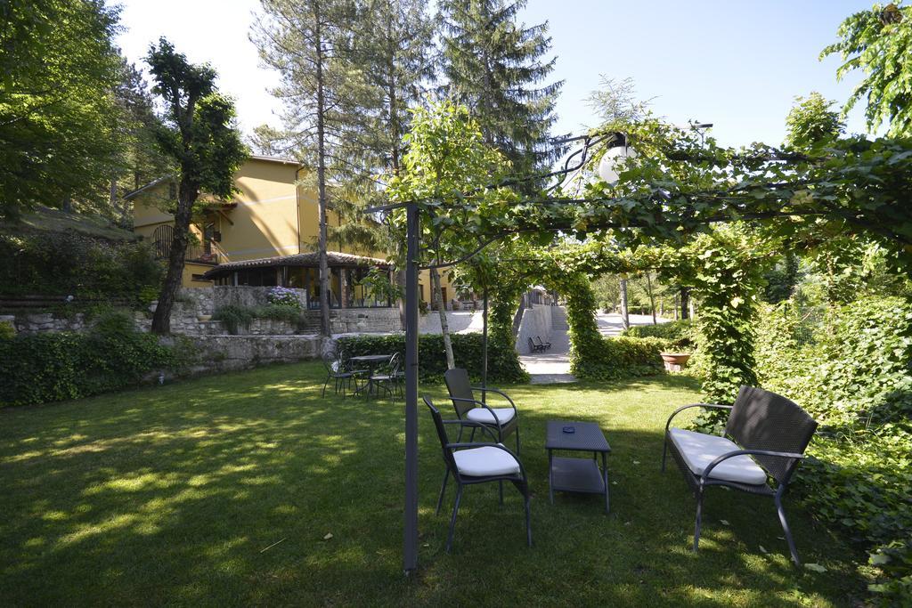 Hotel Pineta Ristorante Country House In Fabriano Campodonico  Kültér fotó