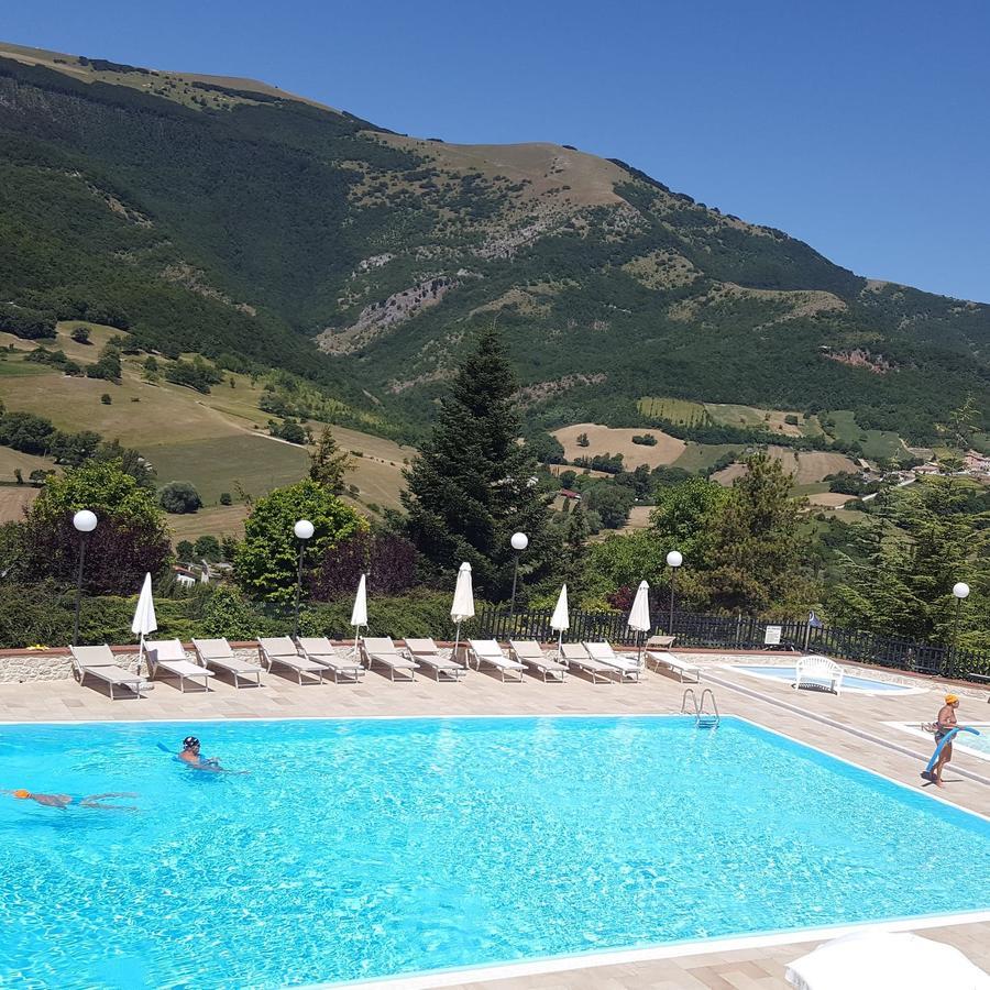 Hotel Pineta Ristorante Country House In Fabriano Campodonico  Kültér fotó
